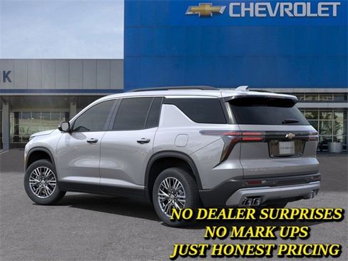 New 2025 Chevrolet Traverse LT w/ Enhanced Driving Package image 3