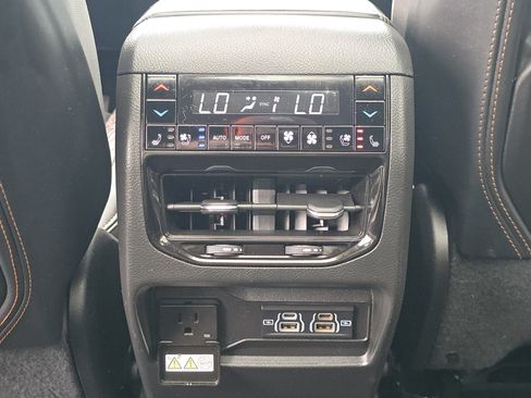 Used 2023 Jeep Grand Cherokee Summit AWD/4WD image 19
