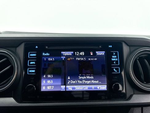 Used 2019 Toyota Tacoma TRD Off-Road image 4