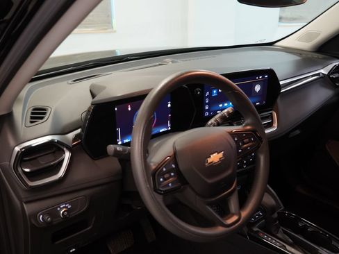 Used 2024 Chevrolet TrailBlazer LT AWD/4WD image 6