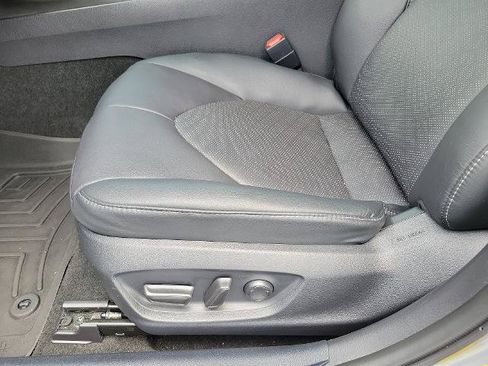 Used 2023 Toyota Camry XSE FWD image 13