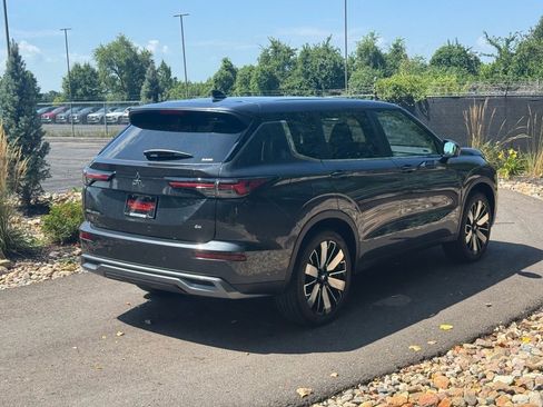 New 2025 Mitsubishi Outlander SE image 5