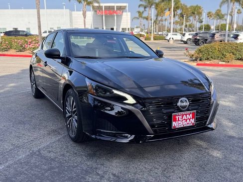New 2026 Nissan Altima 2.5 SV FWD image 2
