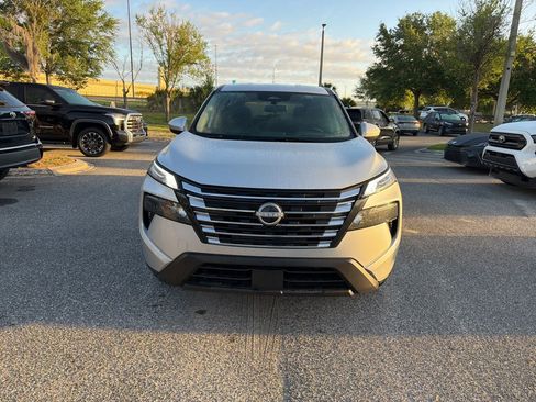 Used 2025 Nissan Rogue SV image 8