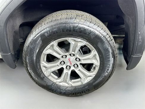 Used 2021 GMC Sierra 1500 SLE w/ X31 Off-Road Package image 32