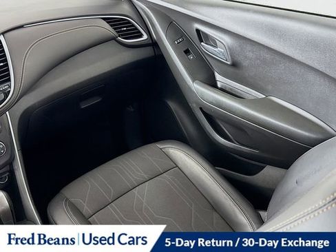 Used 2022 Chevrolet Trax LT w/ Driver Confidence Package image 23