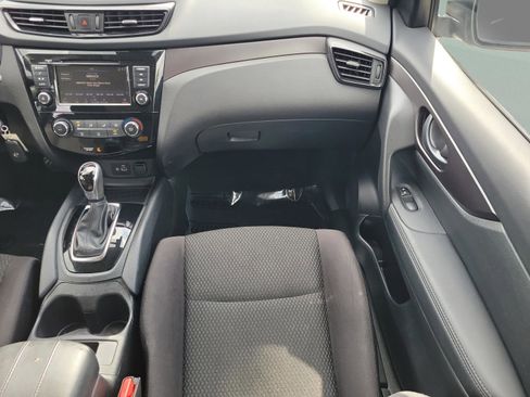 Used 2020 Nissan Rogue Sport S image 15