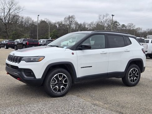 Certified 2025 Jeep Compass Trailhawk w/ Trailhawk Elite Group AWD/4WD image 1