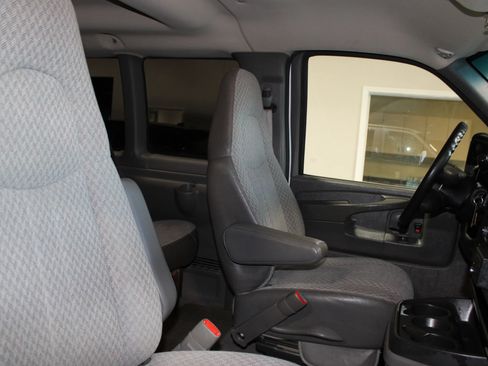 Used 2005 Chevrolet Express 3500 Extended Passenger w/ LS Preferred Equipment Group RWD image 25