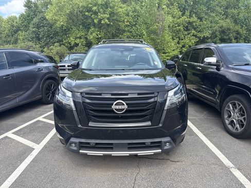 Used 2022 Nissan Pathfinder SL w/ SL Black Package FWD image 2