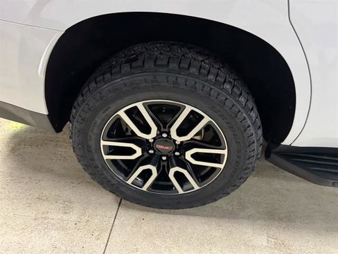Certified 2022 GMC Yukon AT4 AWD/4WD image 8