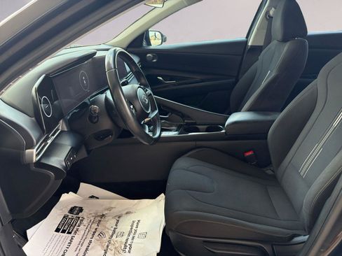 Used 2023 Hyundai Elantra SEL w/ Convenience Package FWD image 9