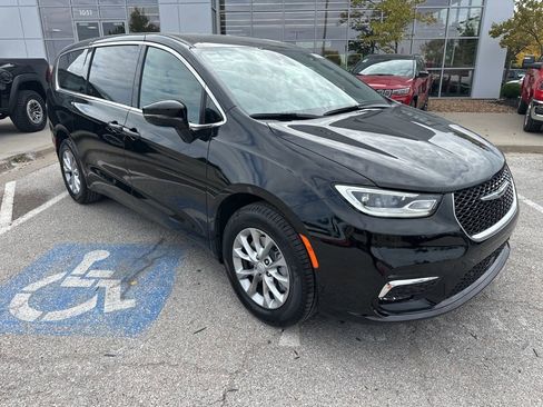 New 2026 Chrysler Pacifica Select image 41