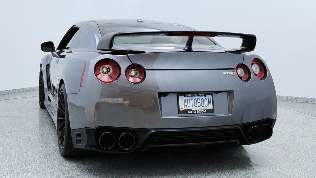 Used 2015 Nissan GT-R Premium AWD/4WD image 4