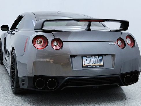 Used 2015 Nissan GT-R Premium AWD/4WD image 4