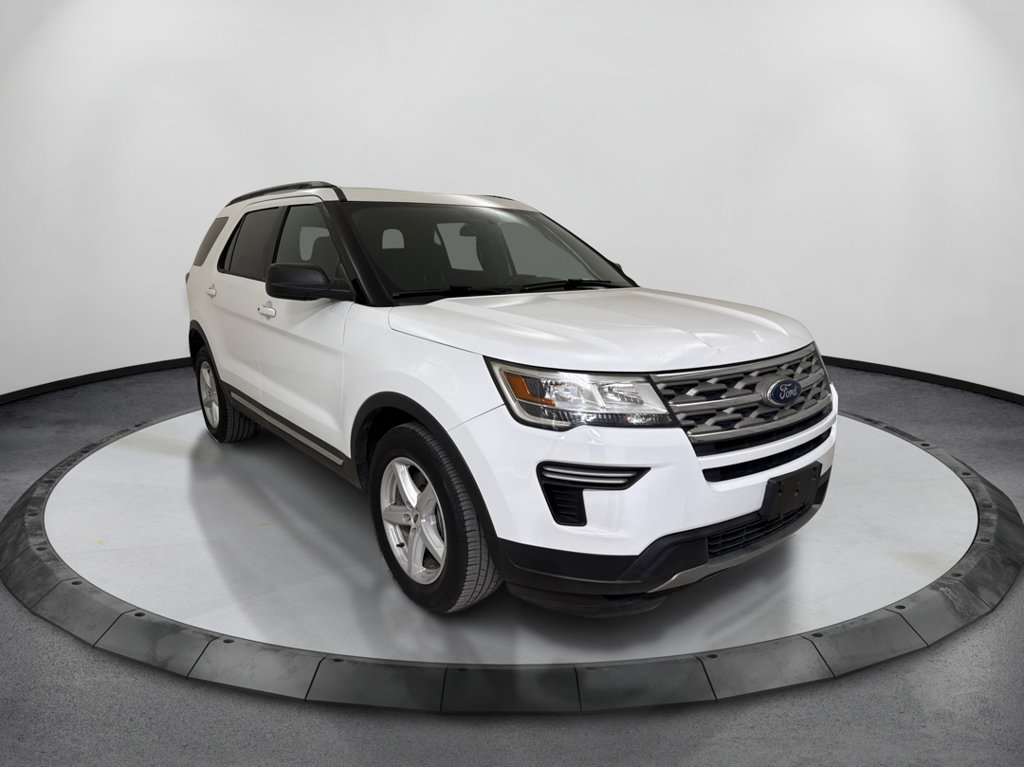 Used 2018 Ford Explorer XLT FWD image 3