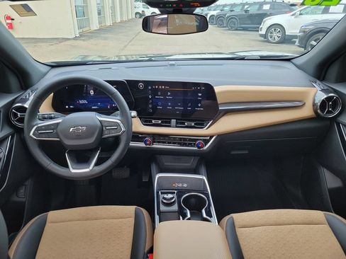 Used 2025 Chevrolet Equinox ACTIV FWD image 11