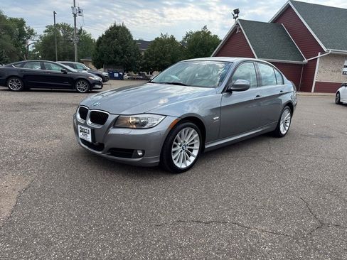 Used 2011 BMW 328i xDrive Sedan AWD/4WD image 10