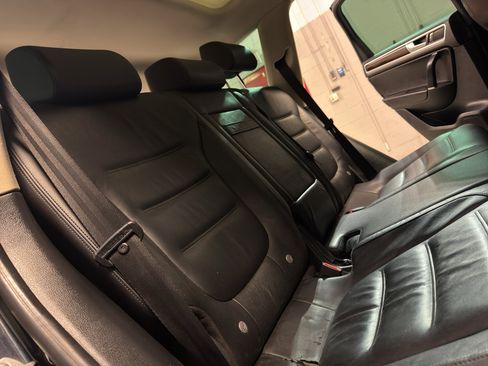 Used 2016 Volkswagen Touareg TDI AWD/4WD image 26
