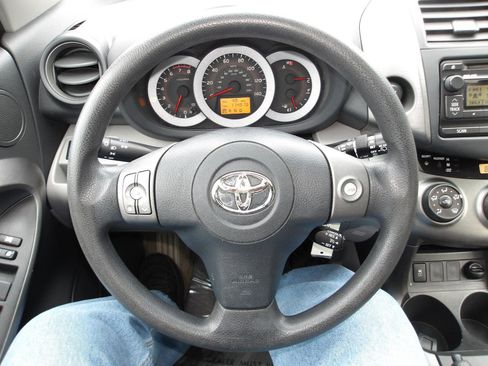 Used 2012 Toyota RAV4 LE w/ Upgrade Value Pkg image 15