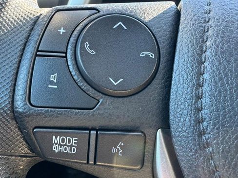 Used 2018 Toyota RAV4 LE image 17