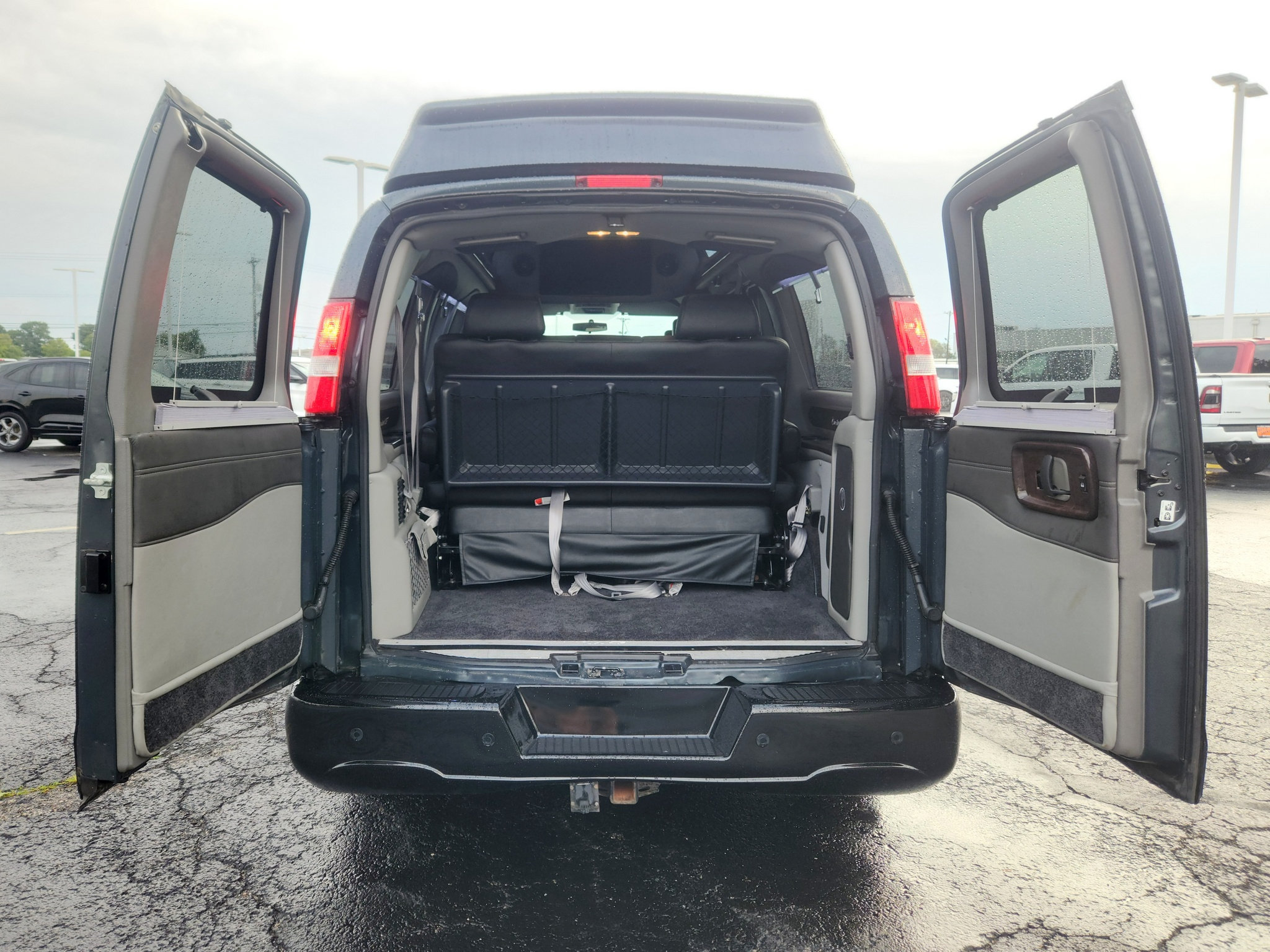 Used 2017 GMC Savana 2500 RWD image 17