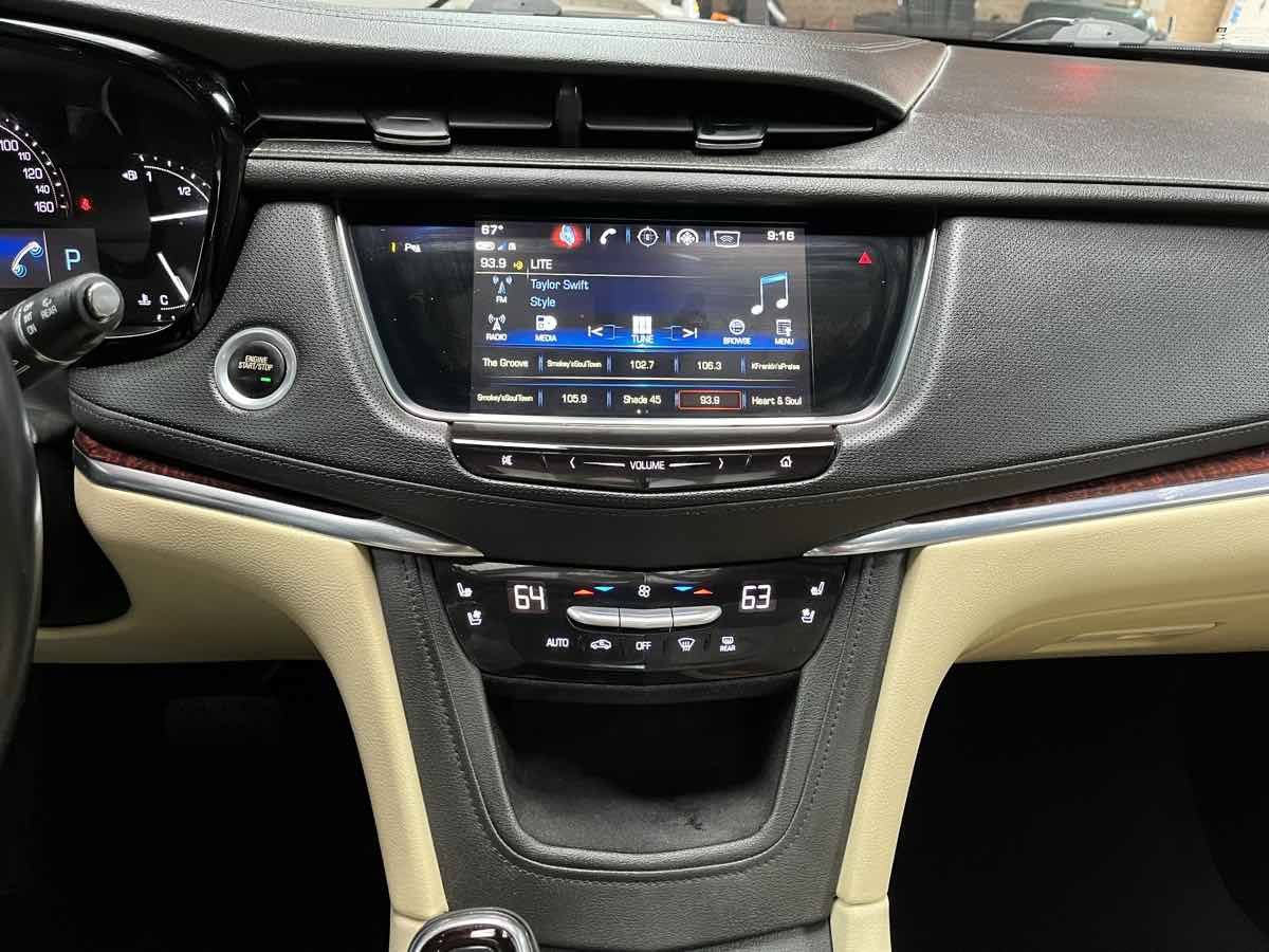 Used 2018 Cadillac XT5 Premium Luxury w/ LPO, Wheel Lock Package AWD/4WD image 19