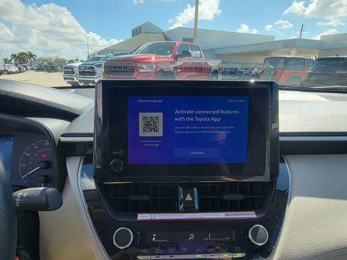 Used 2025 Toyota Corolla Cross L image 20