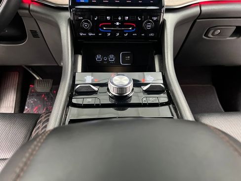 Used 2025 Jeep Grand Cherokee Summit image 39