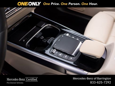 Used 2023 Mercedes-Benz GLB 250 4MATIC w/ Premium Package image 12