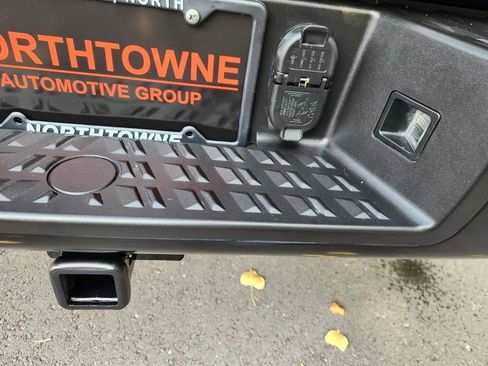 Used 2020 Nissan Titan PRO-4X w/ Pro-4x Convenience Package image 19