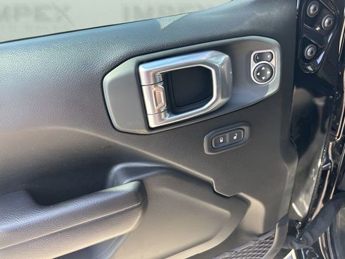 Used 2025 Jeep Wrangler Unlimited Rubicon w/ Convenience Group image 24