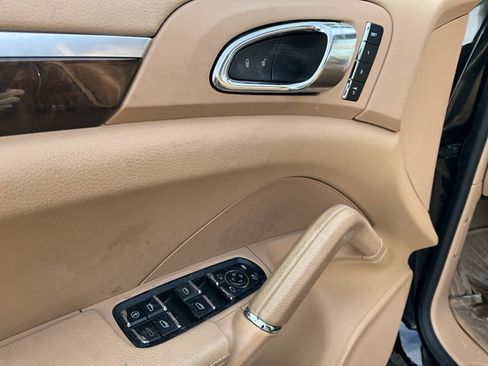 Used 2013 Porsche Cayenne image 20