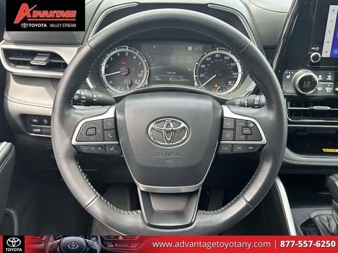 Used 2023 Toyota Highlander XLE AWD/4WD image 20