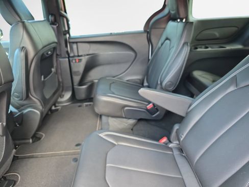 New 2027 Chrysler Pacifica Select AWD/4WD image 22