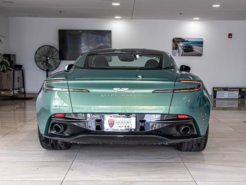Used 2025 Aston Martin DB12 Coupe RWD image 13