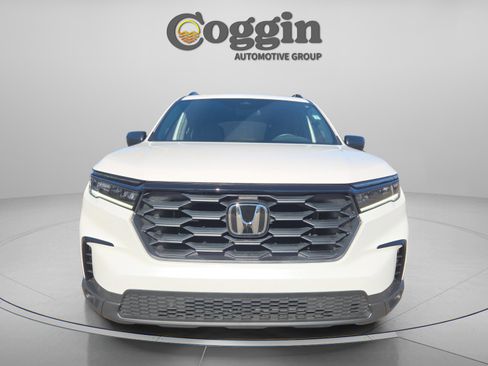 Certified 2025 Honda Pilot Sport image 8