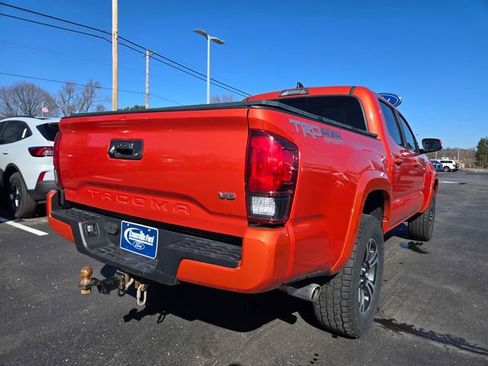 Used 2018 Toyota Tacoma TRD Sport image 36