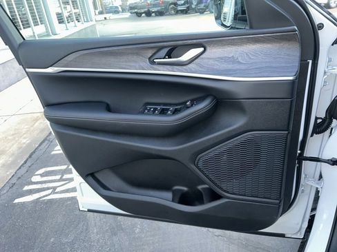 New 2026 Jeep Grand Cherokee Altitude AWD/4WD image 18