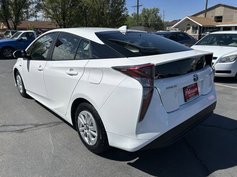 Used 2016 Toyota Prius Two FWD image 6
