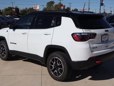 Used 2024 Jeep Compass Trailhawk w/ Trailhawk Convenience Group image 8