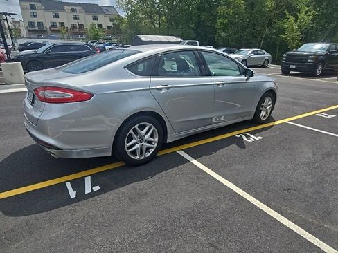 Used 2013 Ford Fusion SE FWD image 5