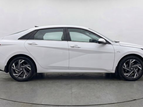 Used 2025 Hyundai Elantra SEL FWD image 11