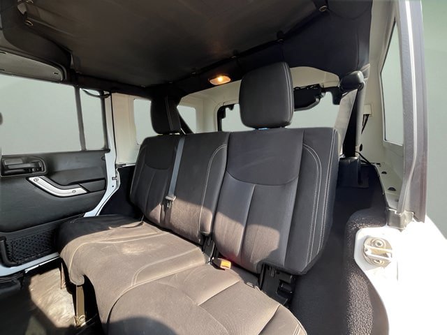 Used 2018 Jeep Wrangler Unlimited Sahara w/ Max Tow Package AWD/4WD image 26