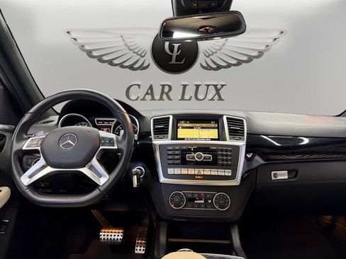 Used 2012 Mercedes-Benz ML 63 AMG 4MATIC w/ Driver Assistance Pkg image 11