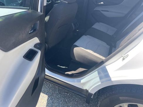 Used 2018 Chevrolet Equinox LS AWD/4WD image 11