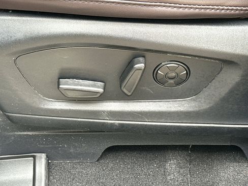 Used 2025 Ford Explorer Platinum AWD/4WD image 28