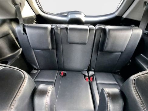 Used 2019 Toyota Highlander XLE image 18