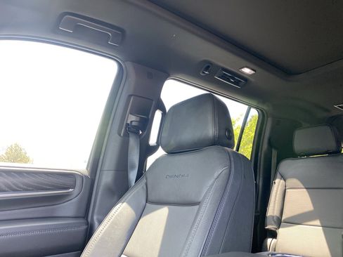 Used 2023 GMC Yukon XL Denali AWD/4WD image 20