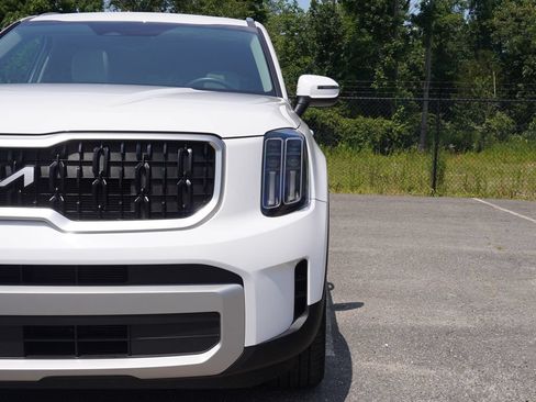 Used 2024 Kia Telluride EX AWD/4WD image 16